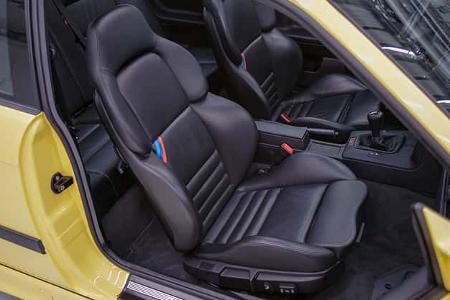 BMW M3 E36 Coupé (1993) Sportsitze mit Streifen in M-farben