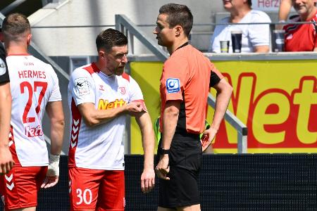 Regensburgs Kühlwetter für vier Spiele gesperrt Regensburgs Kühlwetter für vier Spiele gesperrt