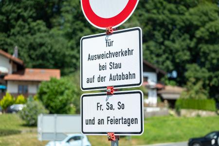Die Sperrungen gelten von Freitag bis Sonntag und an Feiertagen.