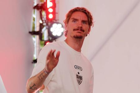 FC Bayern blitzt auch mit zweitem Angebot ab - Auch mit einem zweiten Angebot in Höhe von 50 Millionen Euro blitzen die Münchner Mitte Juli beim VfB ab. Die Stuttgarter fordern angeblich mehr als 65 Millionen Euro. Der Deal droht zu platzen.