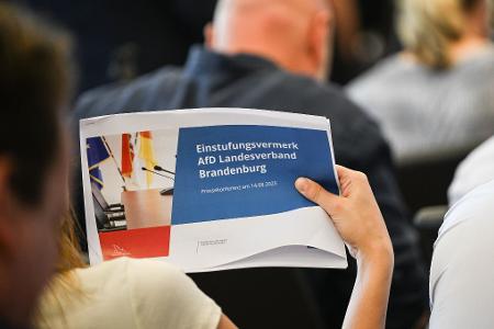 Bei der Vorstellung des Verfassungsschutz-Gutachtens in Potsdam zur Einstufung der AfD als gesichert rechtsextremistisch.
