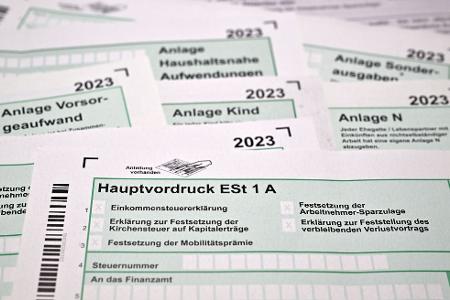 Einer ausgewählten Gruppe von Steuerpflichtigen schickt das Finanzamt Kassel einen Vorschlag für die Steuererklärung (Symbolbild). Einer ausgewählten Gruppe von Steuerpflichtigen schickt das Finanzamt Kassel einen Vorschlag für die Steuererklärung (Symbolbild).