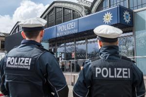 Die Geschädigte gab auf der Gemeinsamen Sichheitswache (Bundes-und Landespolizei) im Dezember 2024 nach einem I-Phone-Diebstahl eine Anzeige gegen Unbekannt auf.

Foto-Quelle: Bundespolizei