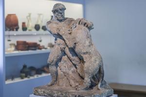Die Römer rotteten die damals noch in Griechenland verbreiteten Löwen aus und dezimierten auch die Bestände in Nordafrika.