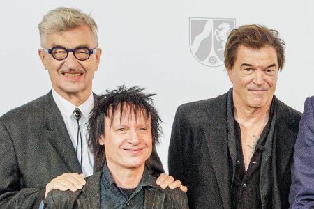 Die Toten Hosen gratulieren Wim Wenders mit einer Die Toten Hosen gratulieren Wim Wenders mit einer