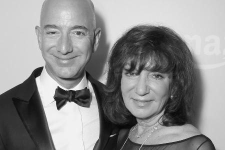Jeff Bezos' Mutter Jackie Bezos ist im Alter von 78 Jahren gestorben Jeff Bezos' Mutter Jackie Bezos ist im Alter von 78 Jahren gestorben