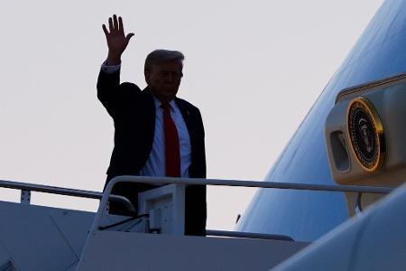 Trump sagt, seine Rolle sei es, Putin an den Verhandlungstisch zu bringen. 