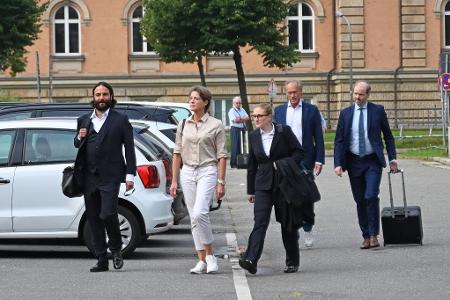 Auf dem Weg in das Strafjustizgebäude in Hamburg.