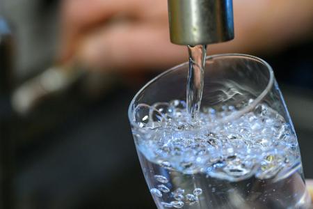 Extremhitze und Trockenheit: Künftig mehr Engpässe bei der Wasserversorgung in Deutschland erwartet. (Archivbild) Extremhitze und Trockenheit: Künftig mehr Engpässe bei der Wasserversorgung in Deutschland erwartet. (Archivbild)