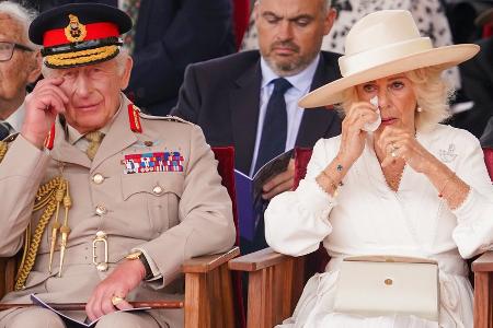 Veteran bewegt König Charles und Königin Camilla zu Tränen Veteran bewegt König Charles und Königin Camilla zu Tränen