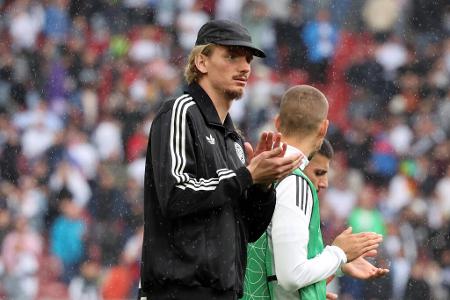 Erste Kontaktaufnahme zwischen FCB und VfB - Ende Juni unterbreitet der FC Bayern den Schwaben laut 'Bild' das erste lose Angebot für Woltemade. Max Eberl und Fabian Wohlgemuth sollen ein erstes Telefonat bezüglich der Personalie geführt haben. Eberl bestätigt anschließend das Interesse, bekräftigt aber, dass die Münchner 'keine Mondpreise' zahlen werden.