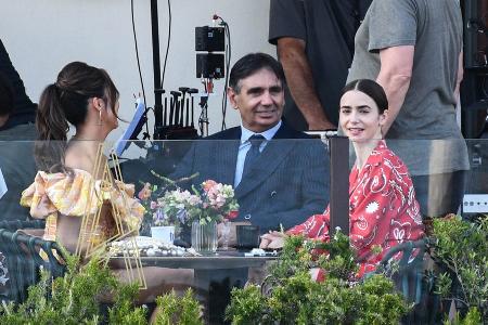 Lily Collins dreht Staffel fünf von 
