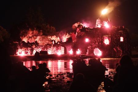 Vulkan-Show begeistert Besucher in Wörlitz