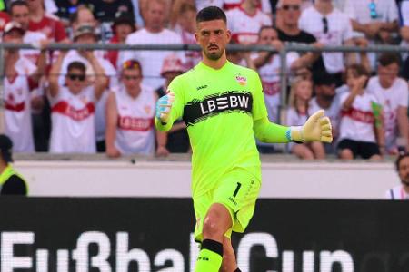 VfB Stuttgart - TOR: Fabian Bredlow - Note: 3,5 - Vertrat den verletzten Nübel im VfB-Tor. War bei beiden Gegentore nahezu machtlos. Verhinderte mit einer Glanztat gegen Kane nach der Pause derweil einmal stark die Vorentscheidung (62.). Mit Ball am Fuß allerdings nicht frei von nervösen Momenten.