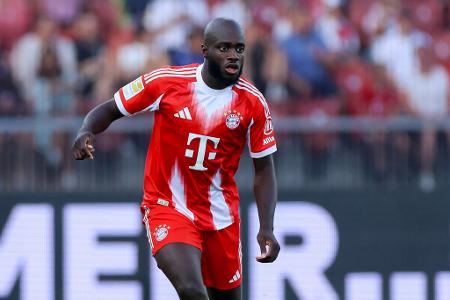 Dayot Upamecano (bis 80.) - Note: 2,0 - Räumte mit unfassbarer Aggressivität fast alles schon 30 Meter vor dem eigenen Tor weg. Nahm gerade Woltemade so streckenweise aus dem Spiel. Teilte aber auch mächtig aus und hatte Glück, dass er bei Summe und Härte der Fouls nicht vom Platz flog.