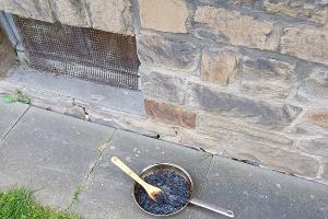 Verbranntes Essen in der Pfanne