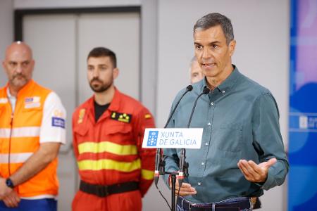 Der sozialistische Politiker besuchte am Nachmittag die besonders betroffenen Provinzen Ourense und León und sicherte umfassende Unterstützung zu. Der sozialistische Politiker besuchte am Nachmittag die besonders betroffenen Provinzen Ourense und León und sicherte umfassende Unterstützung zu.