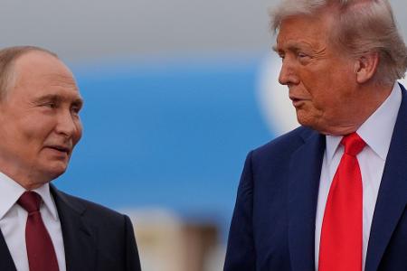 Gerade noch hat Trump Kremlchef Putin den roten Teppich ausgerollt. (Archivbild) 