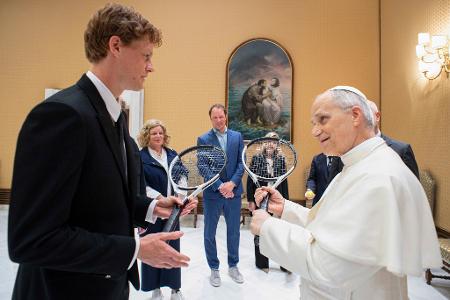 Sportfan: Leo XIV. empfing den jungen Tennisstar Jannik Sinner zu einer seiner ersten Audienzen. (Archivbild)