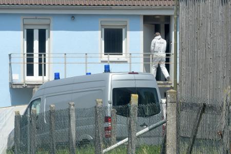 Leichenteile im Garten des Hauses brachten die Ermittlungen ins Rollen - nun tauchte dort auch der Schädel auf. (Archivbild) Leichenteile im Garten des Hauses brachten die Ermittlungen ins Rollen - nun tauchte dort auch der Schädel auf. (Archivbild)
