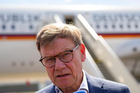Vor dem Gespräch des ukrainischen Präsidenten Wolodymyr Selenskyj mit US-Präsident Donald Trump äußerte sich Außenminister Johann Wadephul im Podcast Vor dem Gespräch des ukrainischen Präsidenten Wolodymyr Selenskyj mit US-Präsident Donald Trump äußerte sich Außenminister Johann Wadephul im Podcast