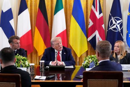 US-Präsident Trump berät mit dem ukrainischen Präsidenten Selenskyj und europäischen Staats- und Regierungschefs über eine Friedenslösung für die Ukraine