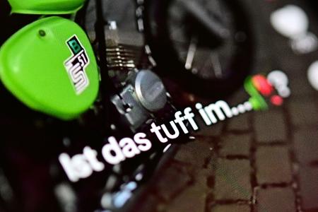 Auch Mopeds der Marke Simson tauchen häufig in den Videos auf. 