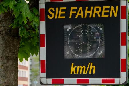 Mit Maske geblitzt