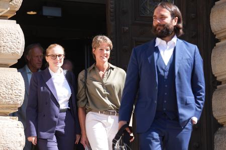 Nach stundenlanger Befragung verlässt Christina Block das Gerichtsgebäude.