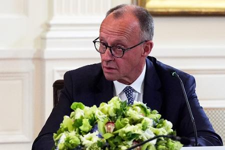 Merz sprach sich für eine schnelle Waffenruhe aus.