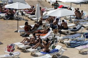 Der Eintritt zum Beiruter Strandclub "Sporting" kostet in diesem Jahr mindestens 30 Euro. 