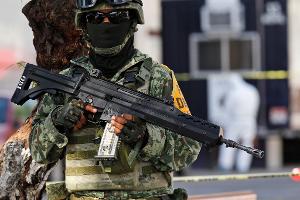 Gewalttätige Banden sind in Mexiko in Drogenkriminalität, Erpressung und Benzindiebstahl verwickelt. Sie kämpfen gegeneinander um Einflusszonen. (Archivbild)