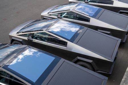 Teslas Cybertruck polarisierte sofort mit seinem ungewöhnlichen Design. (Archivbild) Teslas Cybertruck polarisierte sofort mit seinem ungewöhnlichen Design. (Archivbild)