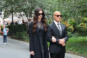 Anne Hathaway und Stanley Tucci drehen Beerdigungs-Szene