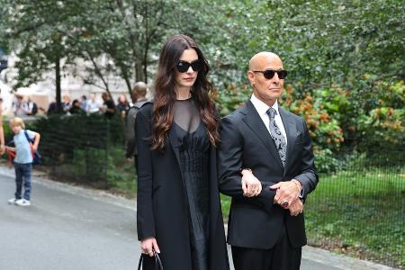 Anne Hathaway und Stanley Tucci drehen Beerdigungs-Szene Anne Hathaway und Stanley Tucci drehen Beerdigungs-Szene