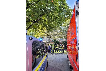 Einsatzkräfte an der Brüderstraße Einsatzkräfte an der Brüderstraße