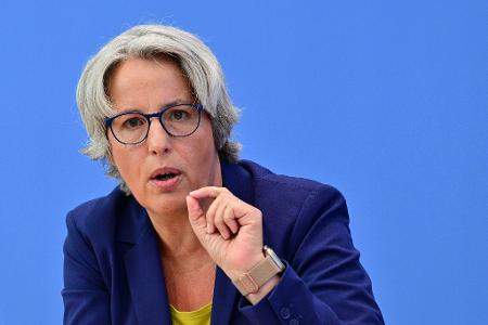 Die Missbrauchsbeauftragte des Bundes, Kerstin Claus, fordert in eindringlichen Worten mehr Kinderschutz: 