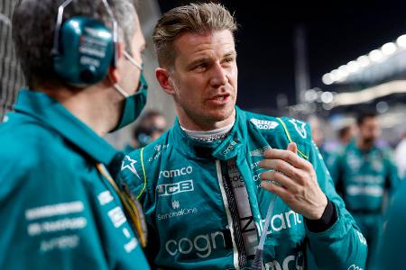 Erfolge als Ersatzfahrer - In den folgenden Saisons bleibt Hülkenberg als Ersatzfahrer im Gespräch. 2020 überzeugt er bei zwei Einsätzen für Racing Point und holt Top-Plätze in Silverstone (7.) und am Nürburgring (8.), weil Stammpilot Sergio Pérez wegen einer Corona-Infektion fehlt. 2022 ersetzt er in Bahrain (17.) und Saudi-Arabien (12.) im schwierig zu fahrenden Aston-Martin-Boliden Sebastian Vettel, der ebenfalls von Corona ausgebremst wurde.