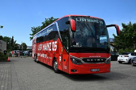 Vandalismus: Mainzer Mannschaftsbus beschädigt Vandalismus: Mainzer Mannschaftsbus beschädigt