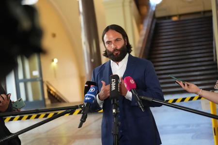 Gegen Christina Blocks Verteidiger Ingo Bott ermittelt die Hamburger Staatsanwaltschaft wegen Missbrauchs von Titeln. (Archivbild) Gegen Christina Blocks Verteidiger Ingo Bott ermittelt die Hamburger Staatsanwaltschaft wegen Missbrauchs von Titeln. (Archivbild)