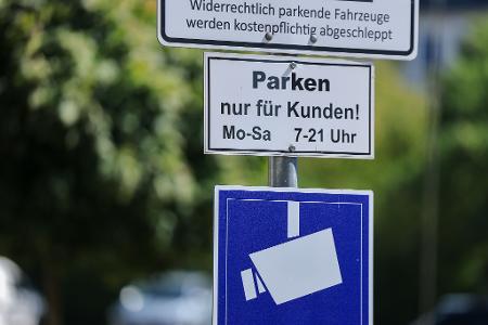 Auf immer mehr Parkplätzen, vor allem von Supermärkten, gibt es digitale Prozesse und externe Dienstleister. (Archivbild) Auf immer mehr Parkplätzen, vor allem von Supermärkten, gibt es digitale Prozesse und externe Dienstleister. (Archivbild)