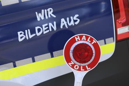 Symbolbild Ausbildung beim Zoll
Quelle: Zoll Symbolbild Ausbildung beim Zoll
Quelle: Zoll