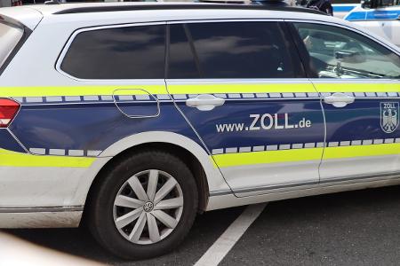 Der Zoll ist nicht nur für Sicherheit, sondern auch gegen Steuerhinterziehung im Einsatz (Symbolbild). Der Zoll ist nicht nur für Sicherheit, sondern auch gegen Steuerhinterziehung im Einsatz (Symbolbild).