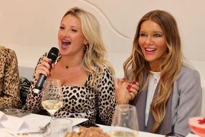 Evelyn Burdecki und Laura Karasek