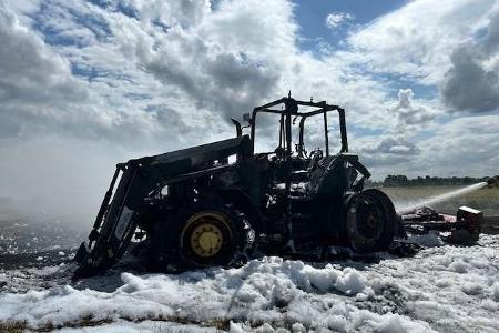 Zu: Traktor gerät in Brand/Worpswede
Foto: Polizeiinspektion Verden/Osterholz Zu: Traktor gerät in Brand/Worpswede
Foto: Polizeiinspektion Verden/Osterholz