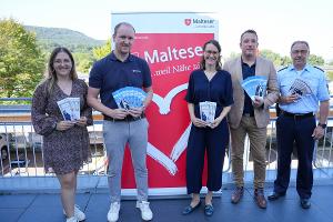 Gruppenfoto der Vertreter der Malteser sowie des Polizeipräsidiums Aalen