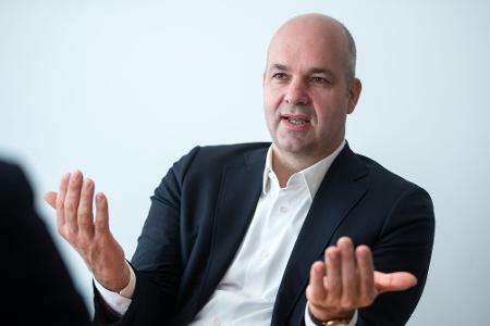 DIW-Präsident Marcel Fratzscher zieht mit einem Vorschlag für eine Rentner-Pflichtjahr Kritik auf sich. (Archivbild) DIW-Präsident Marcel Fratzscher zieht mit einem Vorschlag für eine Rentner-Pflichtjahr Kritik auf sich. (Archivbild)