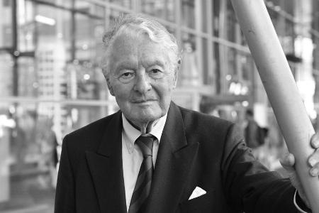 NDR-Adelsexperte Rolf Seelmann-Eggebert stirbt mit 88 Jahren NDR-Adelsexperte Rolf Seelmann-Eggebert stirbt mit 88 Jahren