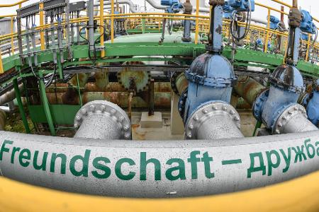 Die Kraftstoffversorgung in Deutschland ist nicht gefährdet, sagt die Bundesregierung. (Archivbild)