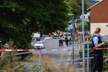 Ein Toter und ein Verletzter nach Schüssen in Menden. Ein Toter und ein Verletzter nach Schüssen in Menden.